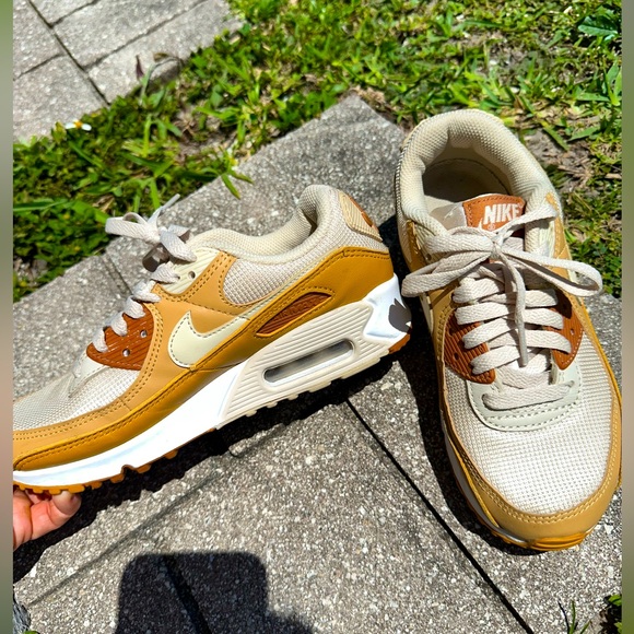 Nike Shoes - Nike Air Max